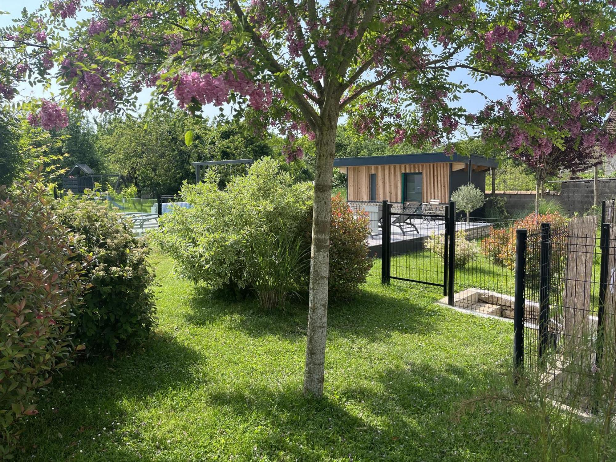 Sejour Detente - Appart'Hotel N 1 Avec Jaccuzi, Piscine Et Petit-Dejeuner Chouzelot Exterior foto