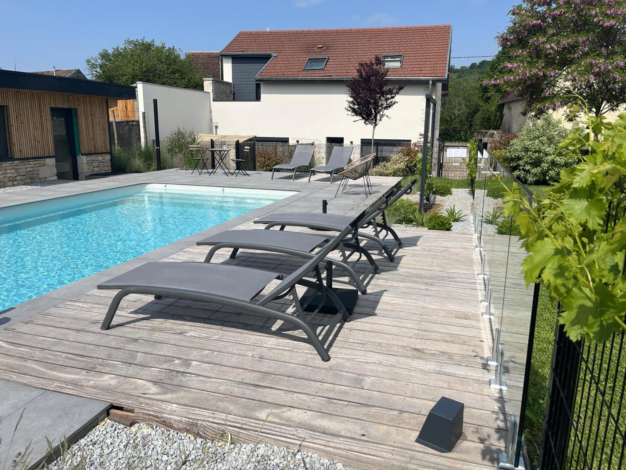 Sejour Detente - Appart'Hotel N 1 Avec Jaccuzi, Piscine Et Petit-Dejeuner Chouzelot Exterior foto